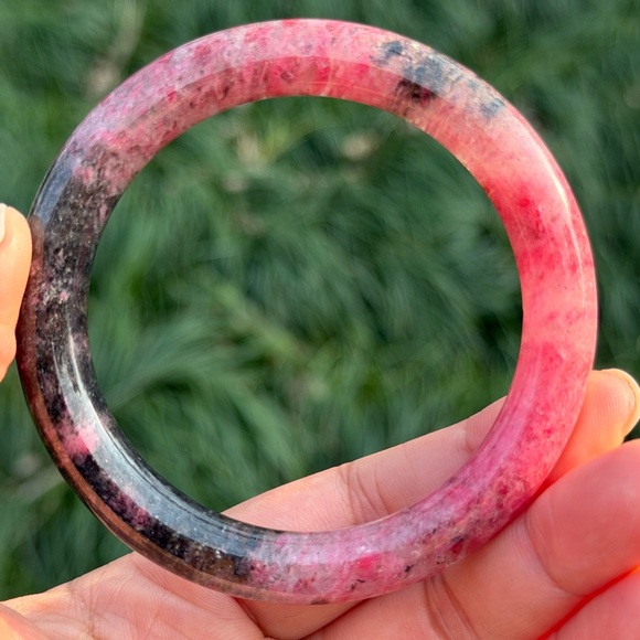58.5mm inner diameter skinny rhodonite bangle 1210 - Picture 4 of 10